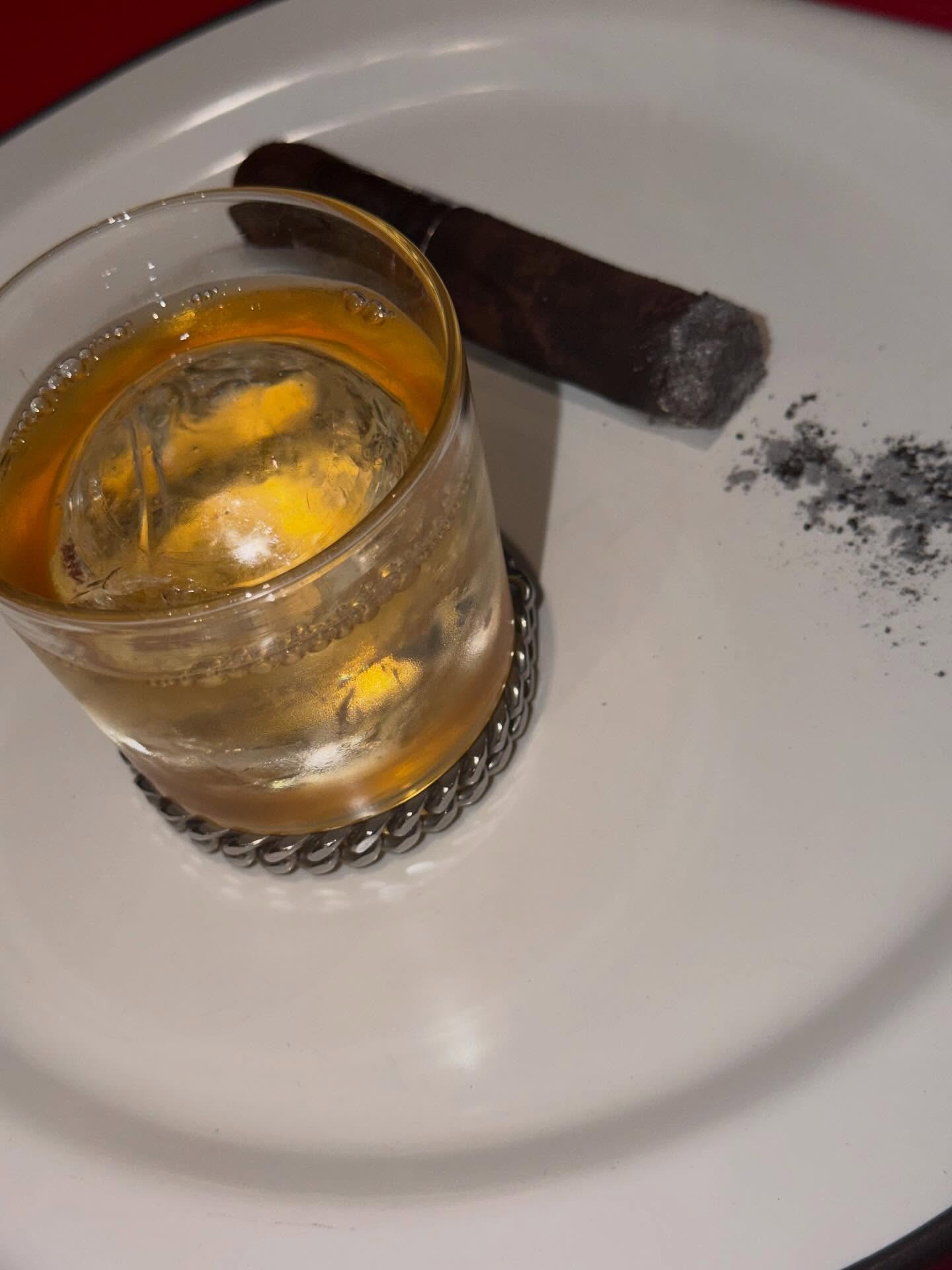 วิน - เมธวิน โอภาสเอี่ยมขจร