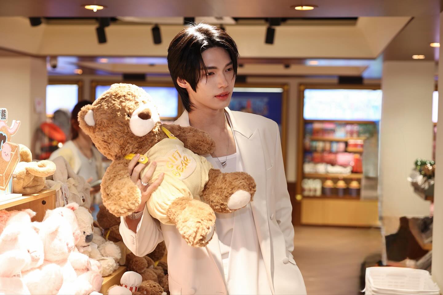 วิน - เมธวิน โอภาสเอี่ยมขจร