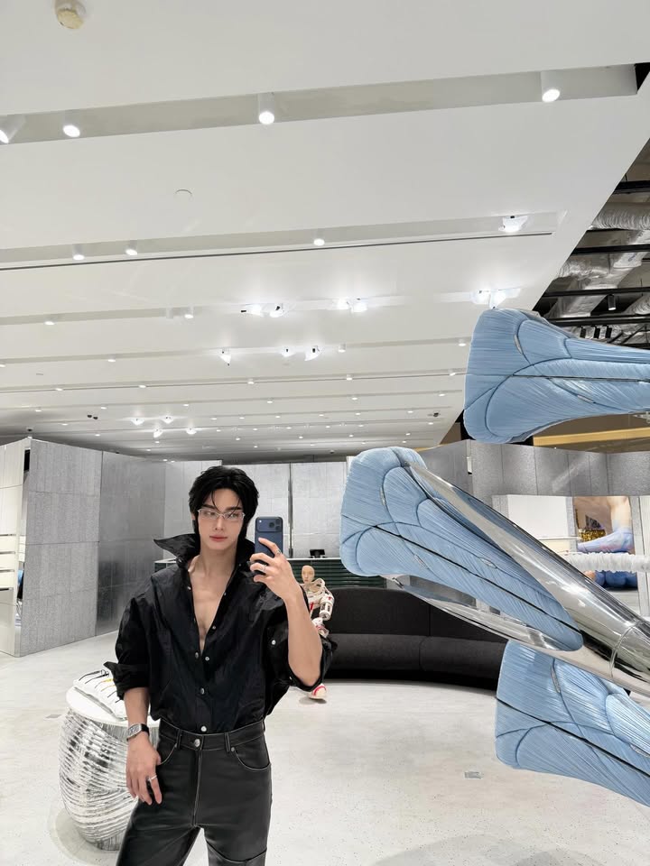 วิน - เมธวิน โอภาสเอี่ยมขจร