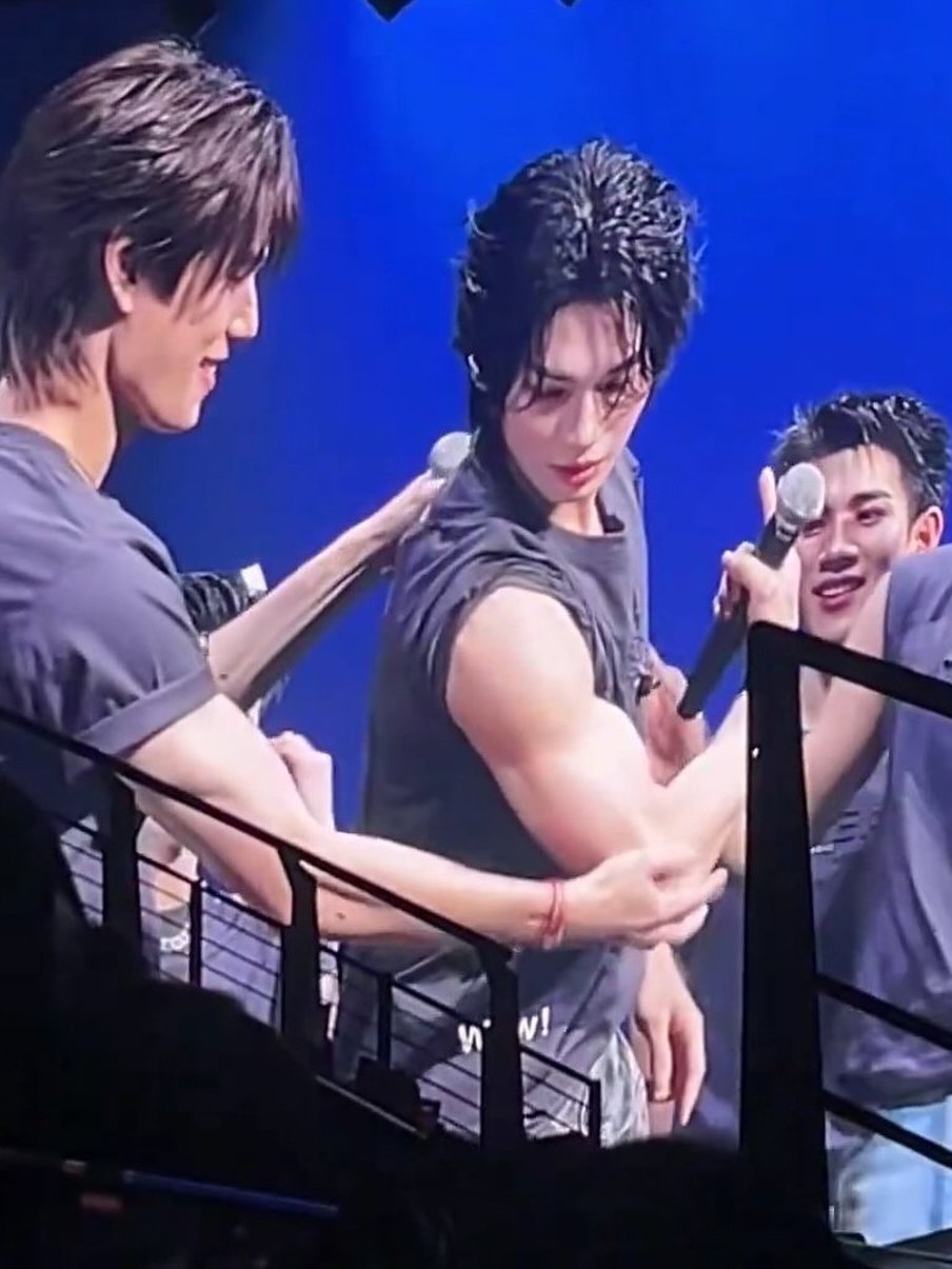 วิน - เมธวิน โอภาสเอี่ยมขจร