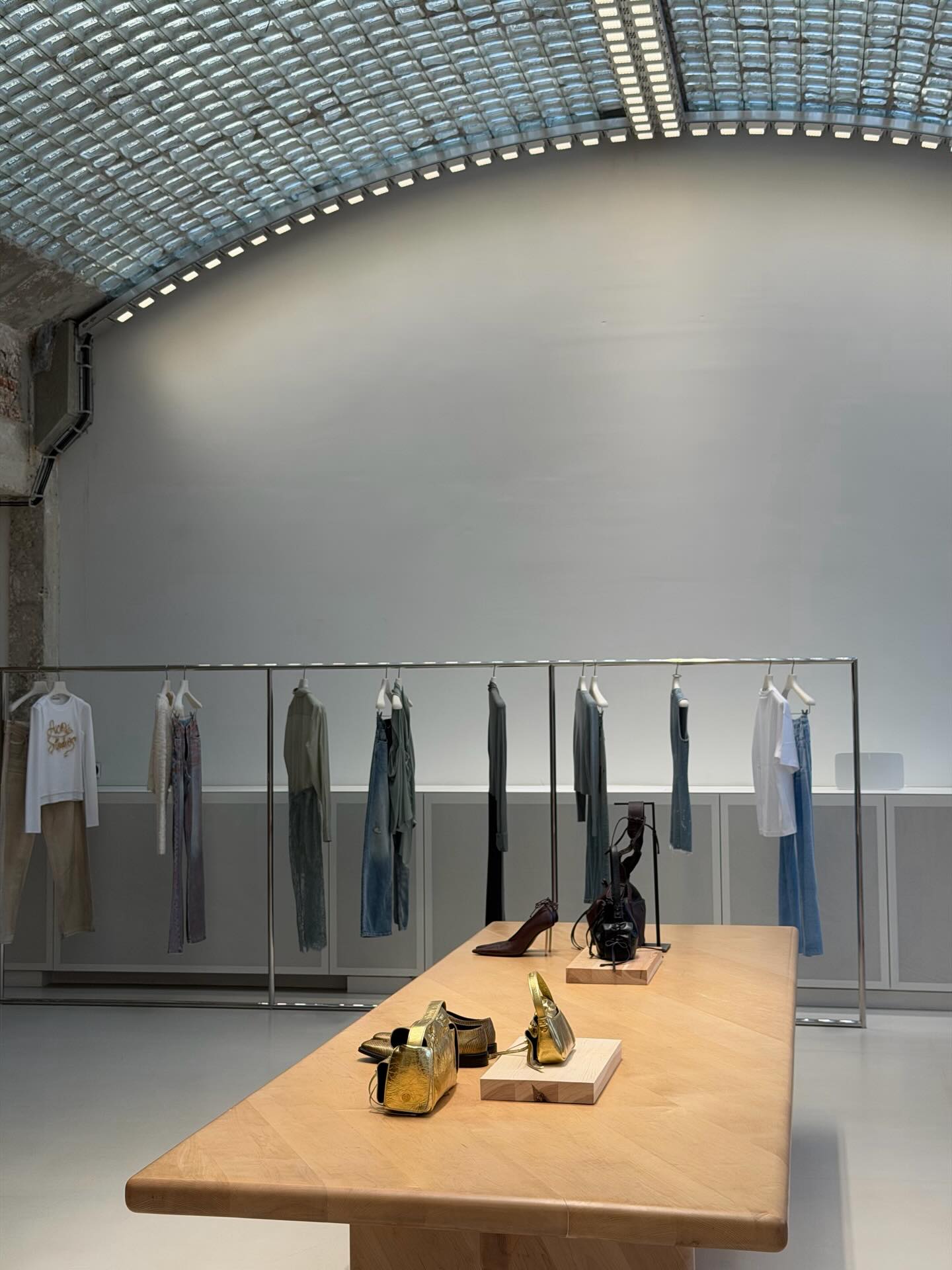 วิน - เมธวิน โอภาสเอี่ยมขจร