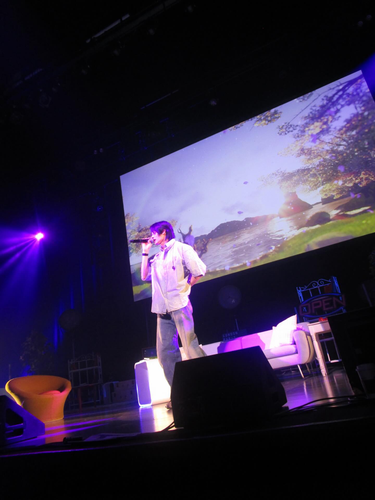 วิน - เมธวิน โอภาสเอี่ยมขจร