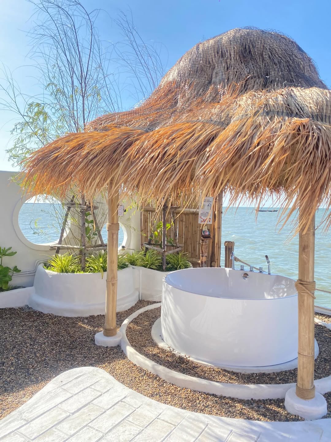 ยุ้ย - จีรนันท์ มะโนแจ่ม