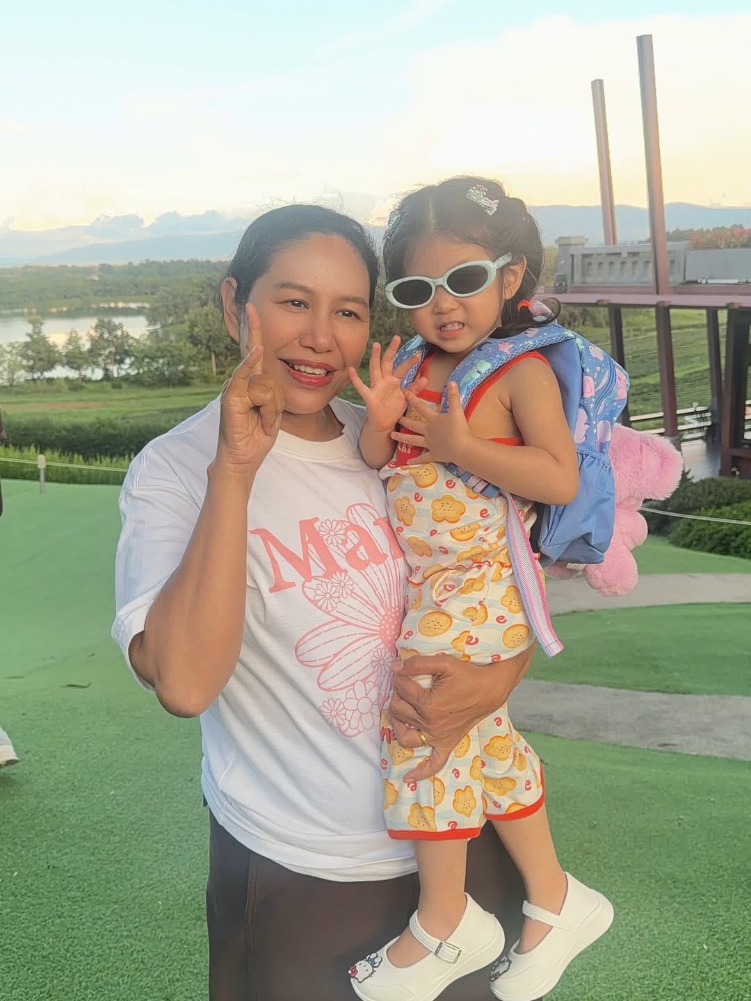 ยุ้ย - จีรนันท์ มะโนแจ่ม
