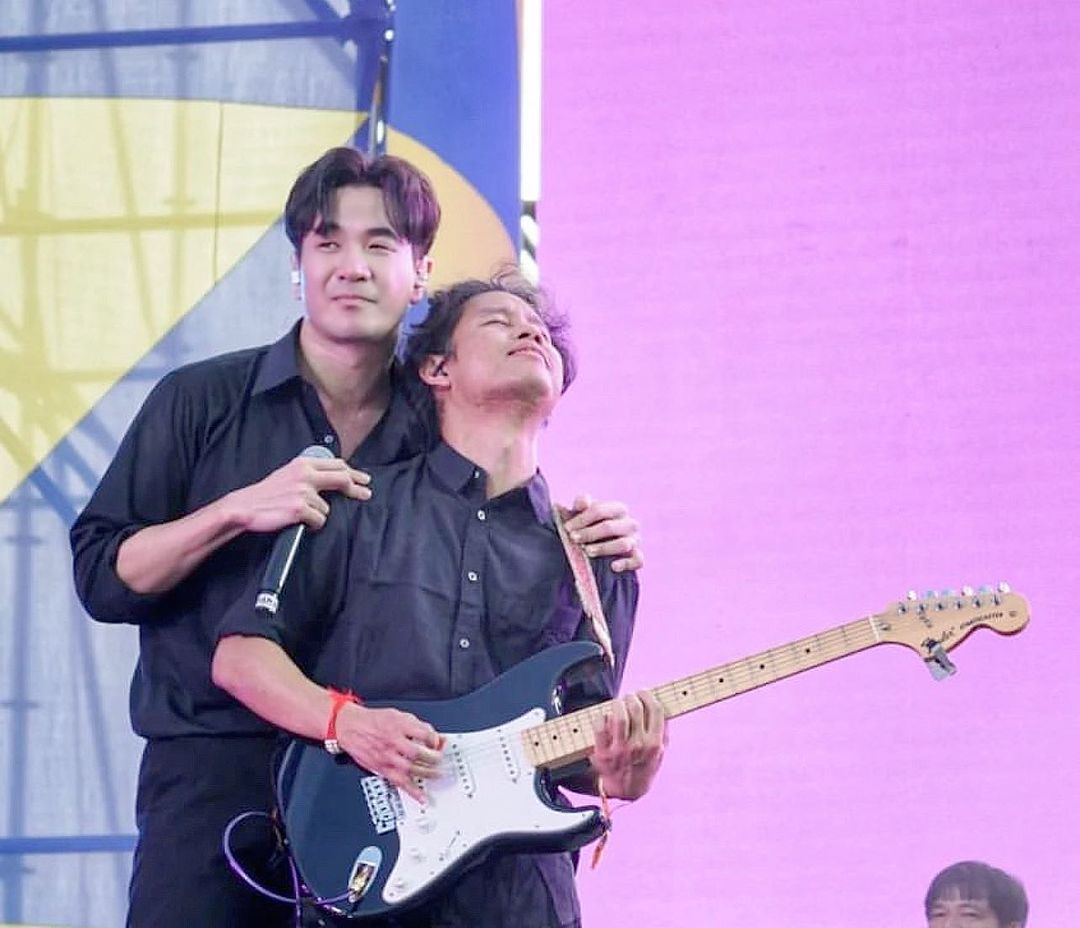 แสตมป์ - อภิวัชร์ เอื้อถาวรสุข