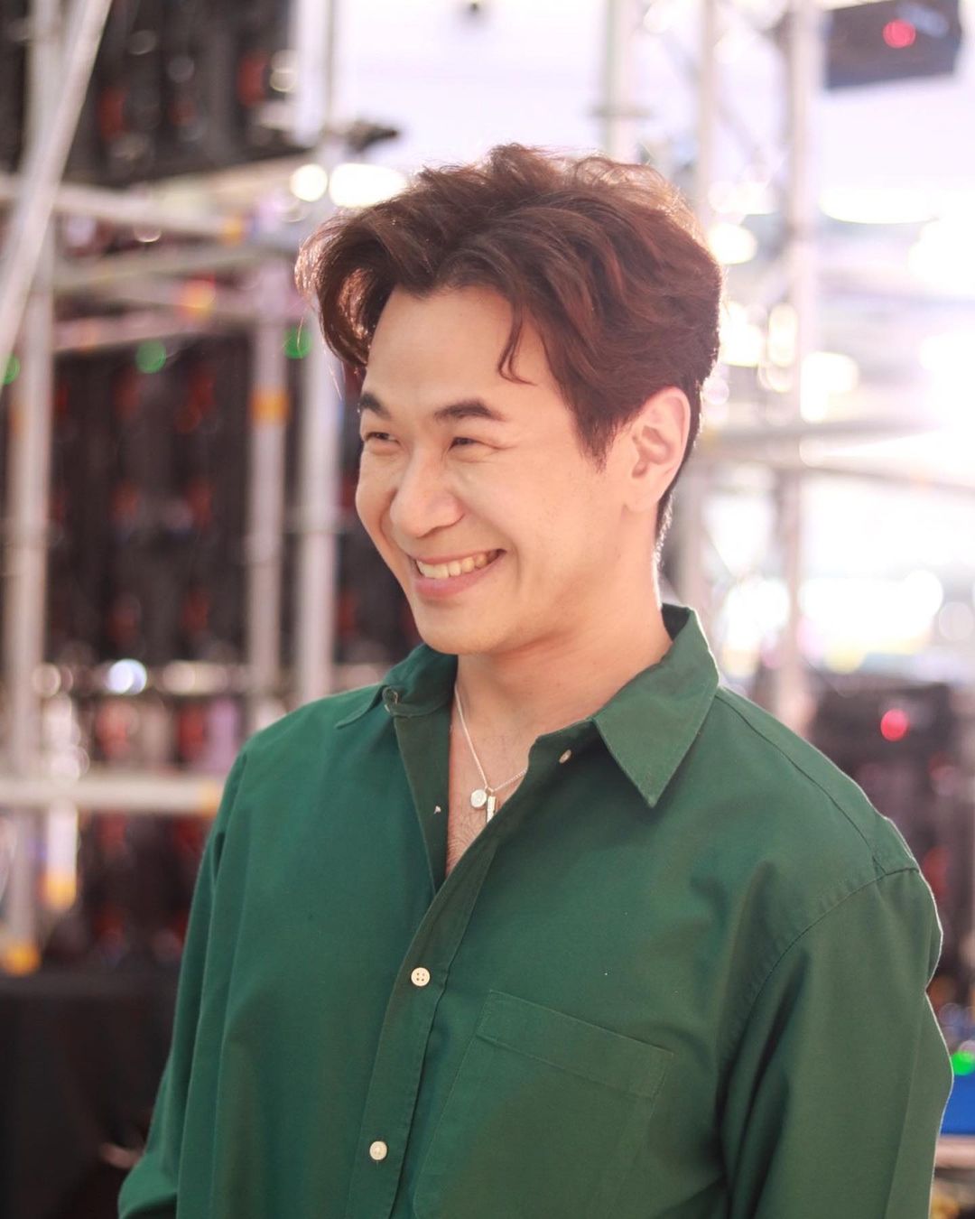 แสตมป์ - อภิวัชร์ เอื้อถาวรสุข