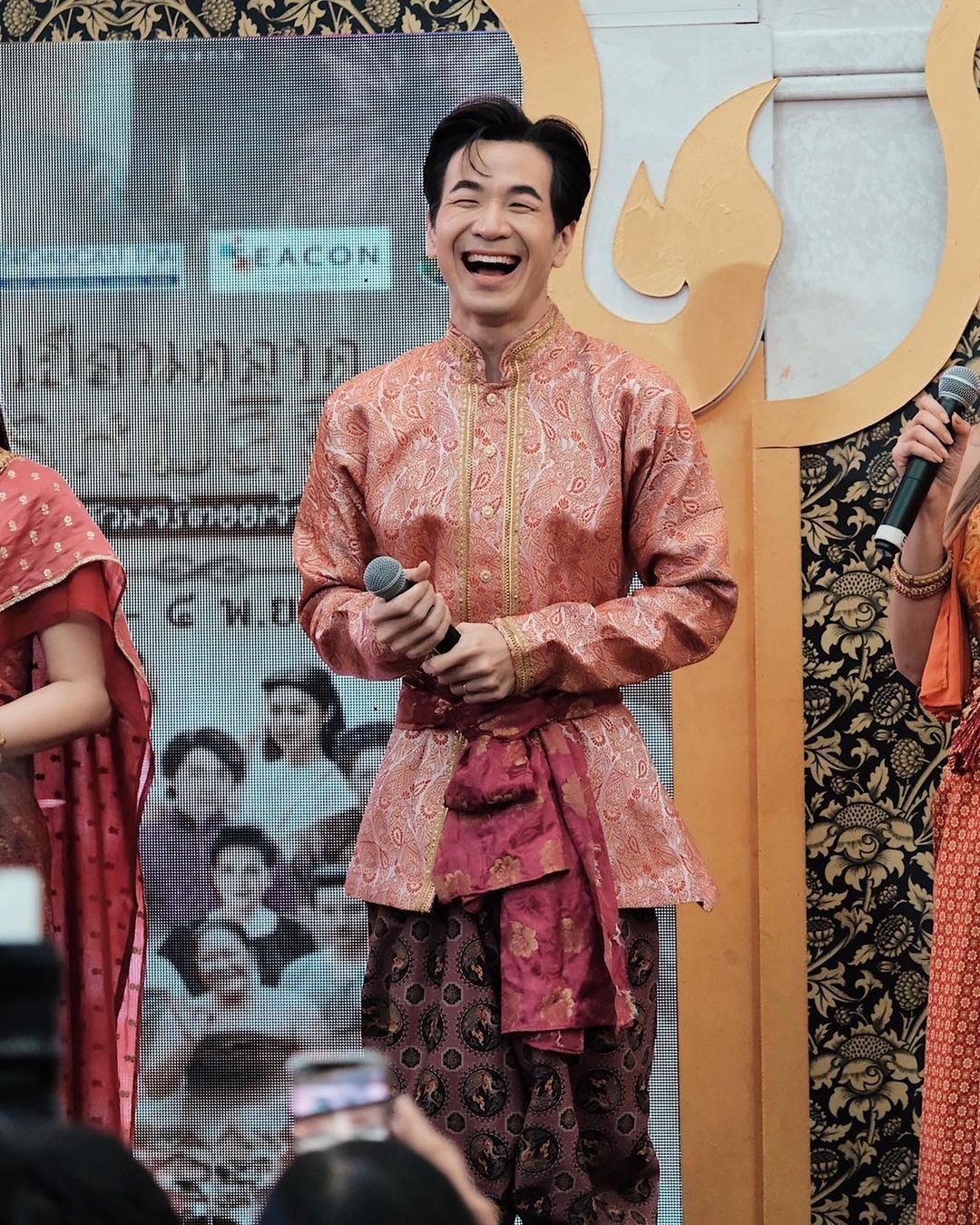 แสตมป์ - อภิวัชร์ เอื้อถาวรสุข