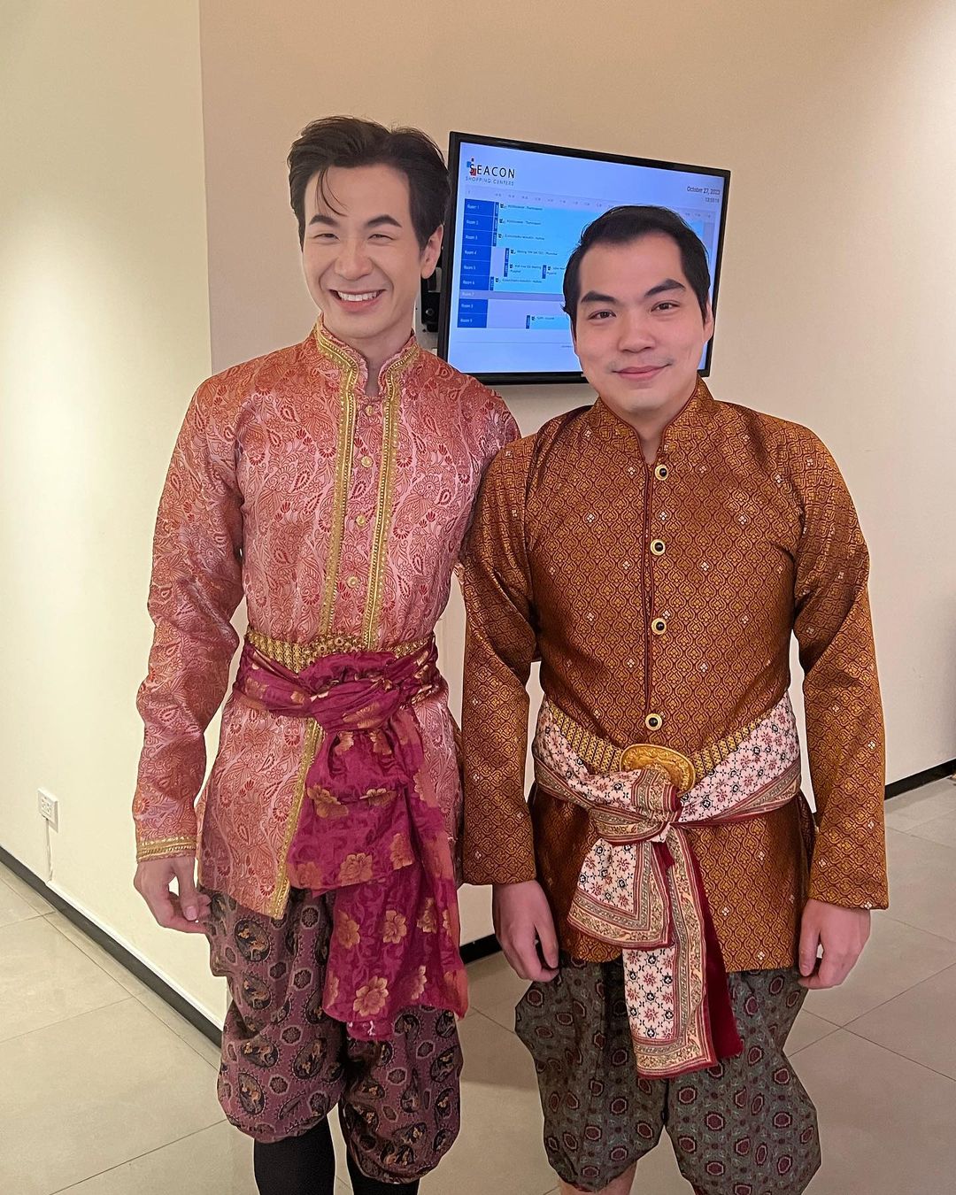 แสตมป์ - อภิวัชร์ เอื้อถาวรสุข