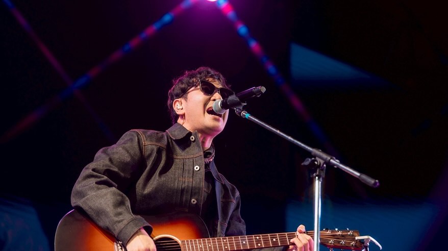 แสตมป์ - อภิวัชร์ เอื้อถาวรสุข