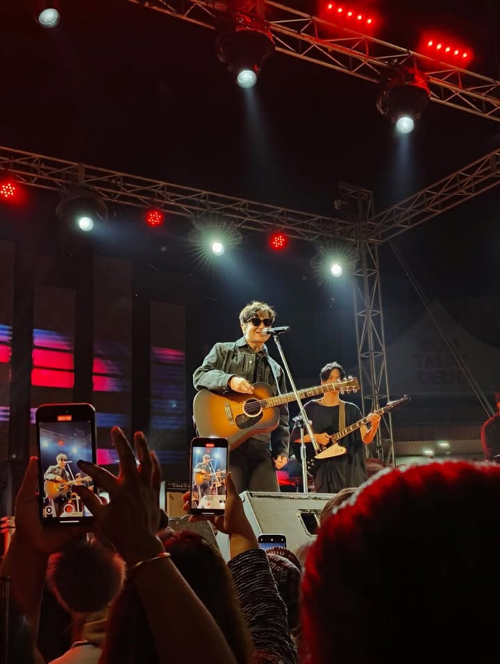 แสตมป์ - อภิวัชร์ เอื้อถาวรสุข