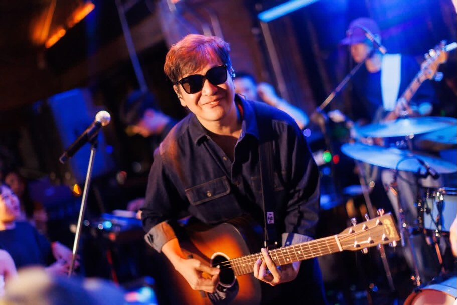 แสตมป์ - อภิวัชร์ เอื้อถาวรสุข