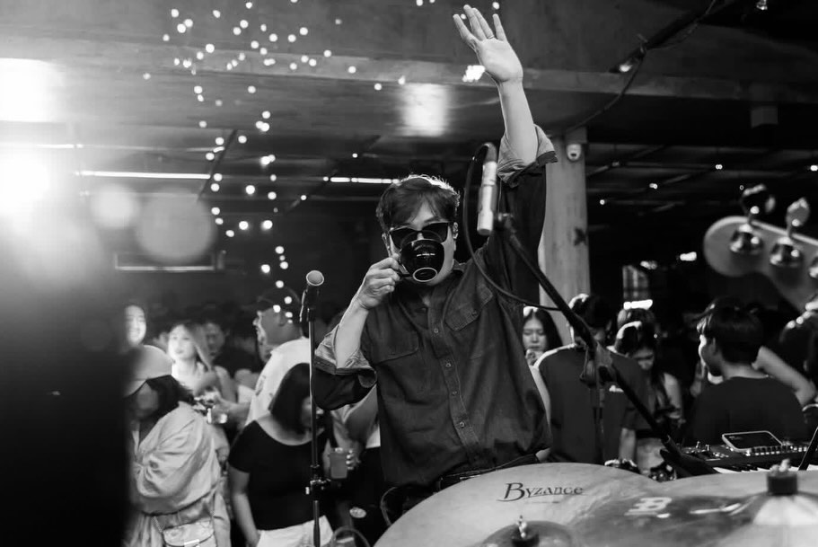 แสตมป์ - อภิวัชร์ เอื้อถาวรสุข