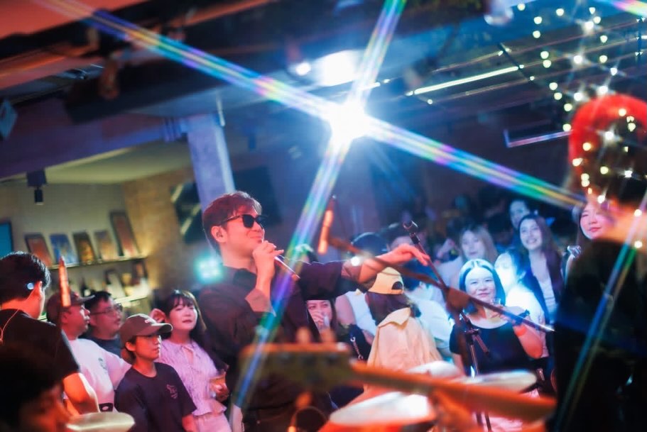 แสตมป์ - อภิวัชร์ เอื้อถาวรสุข