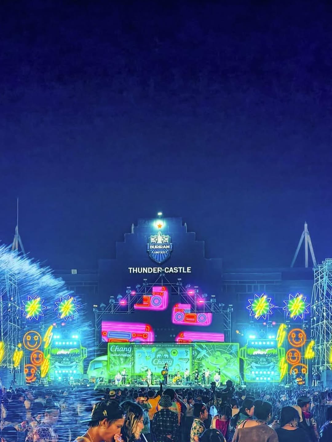 แสตมป์ - อภิวัชร์ เอื้อถาวรสุข