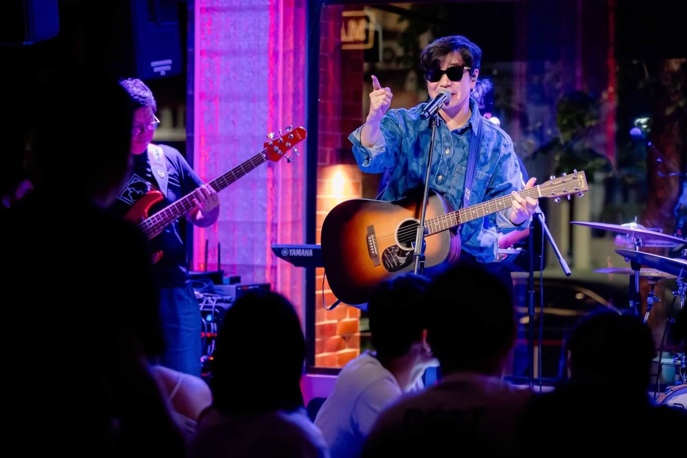 แสตมป์ - อภิวัชร์ เอื้อถาวรสุข