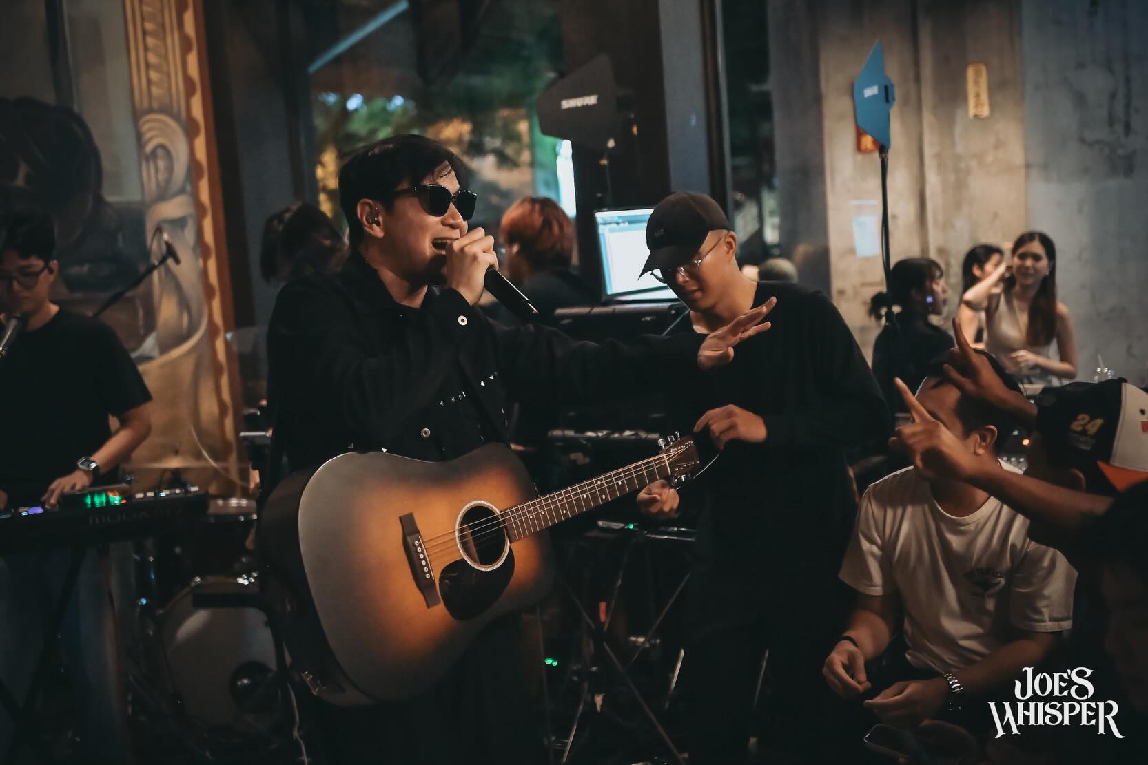 แสตมป์ - อภิวัชร์ เอื้อถาวรสุข