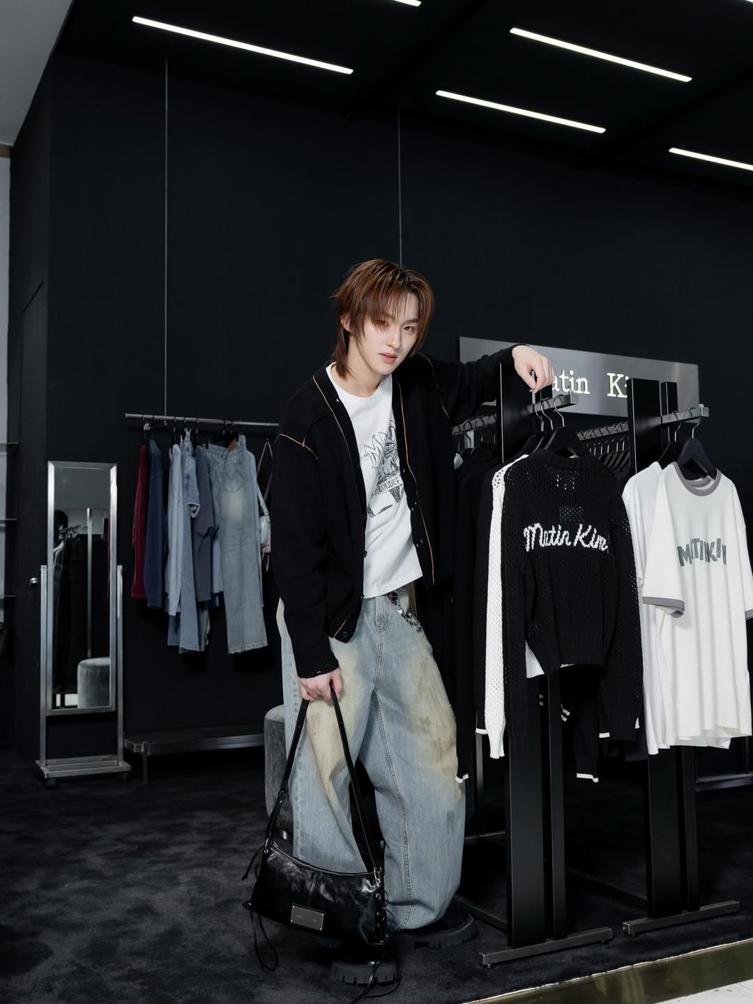 ก้อง - ก้องภพ จิโรจน์มนตรี