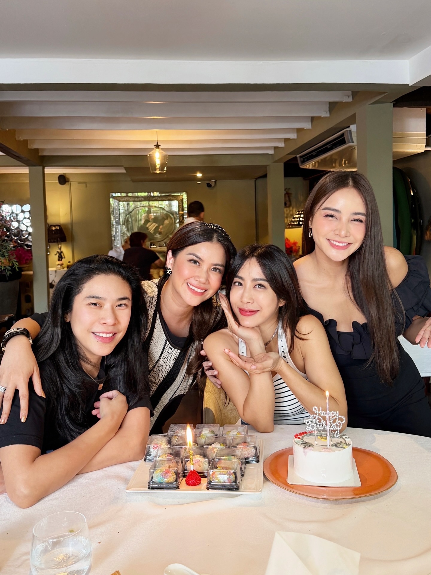 จ๋า - ณัฐฐาวีรนุช ทองมี