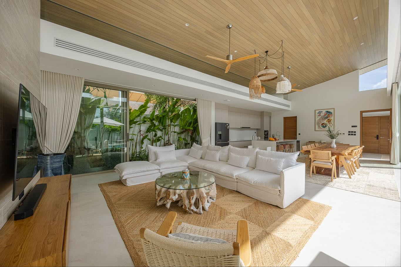 น้ำฝน กุลณัฐ