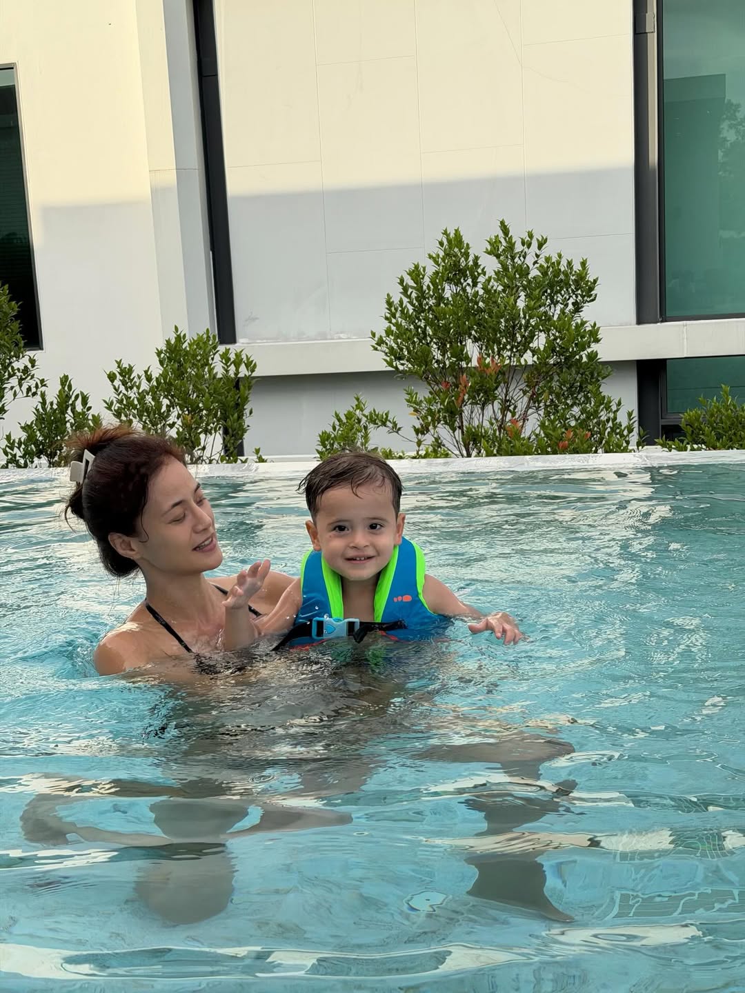 น้ำฝน กุลณัฐ