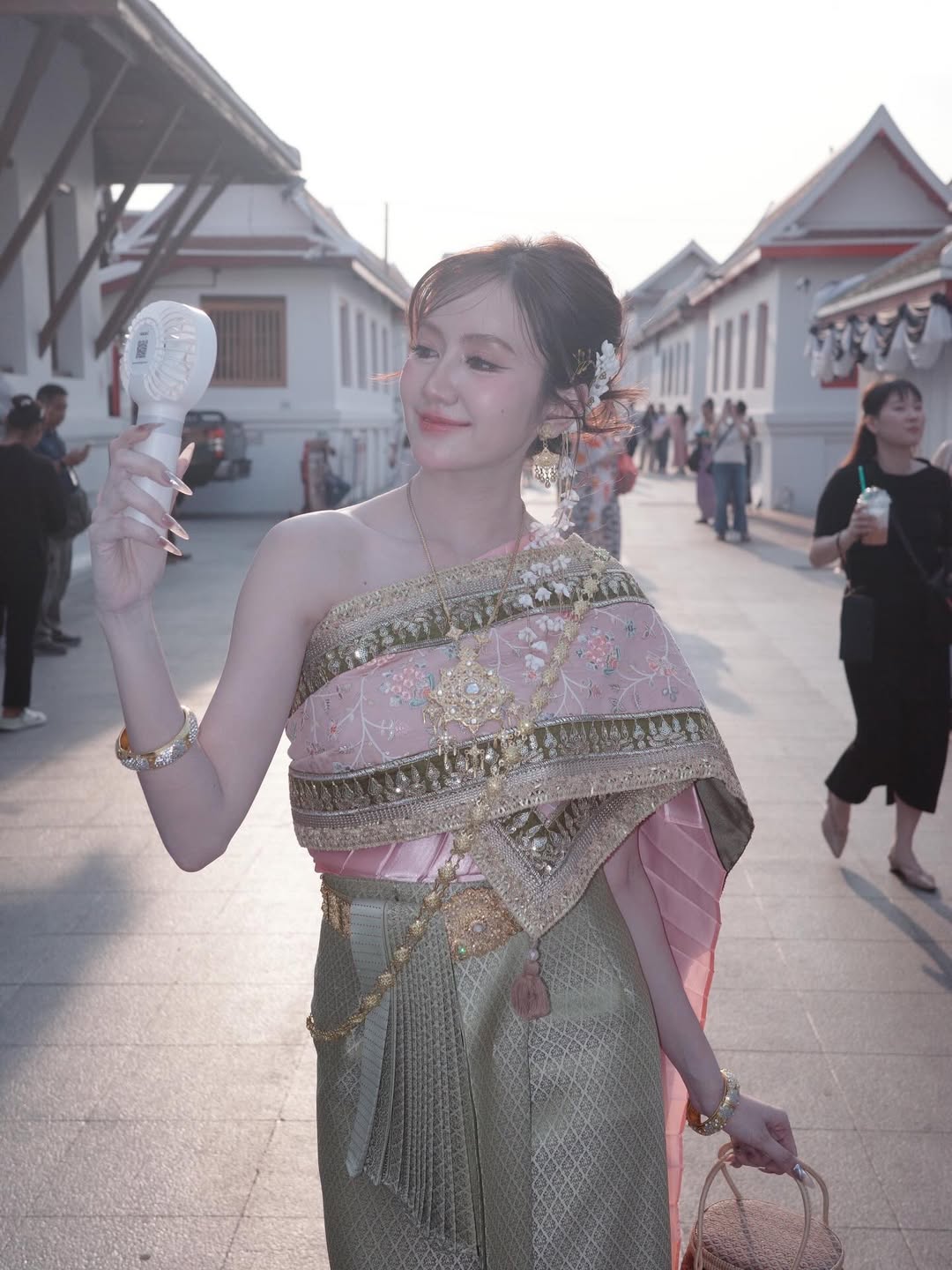 แป้ง มิตรชัย