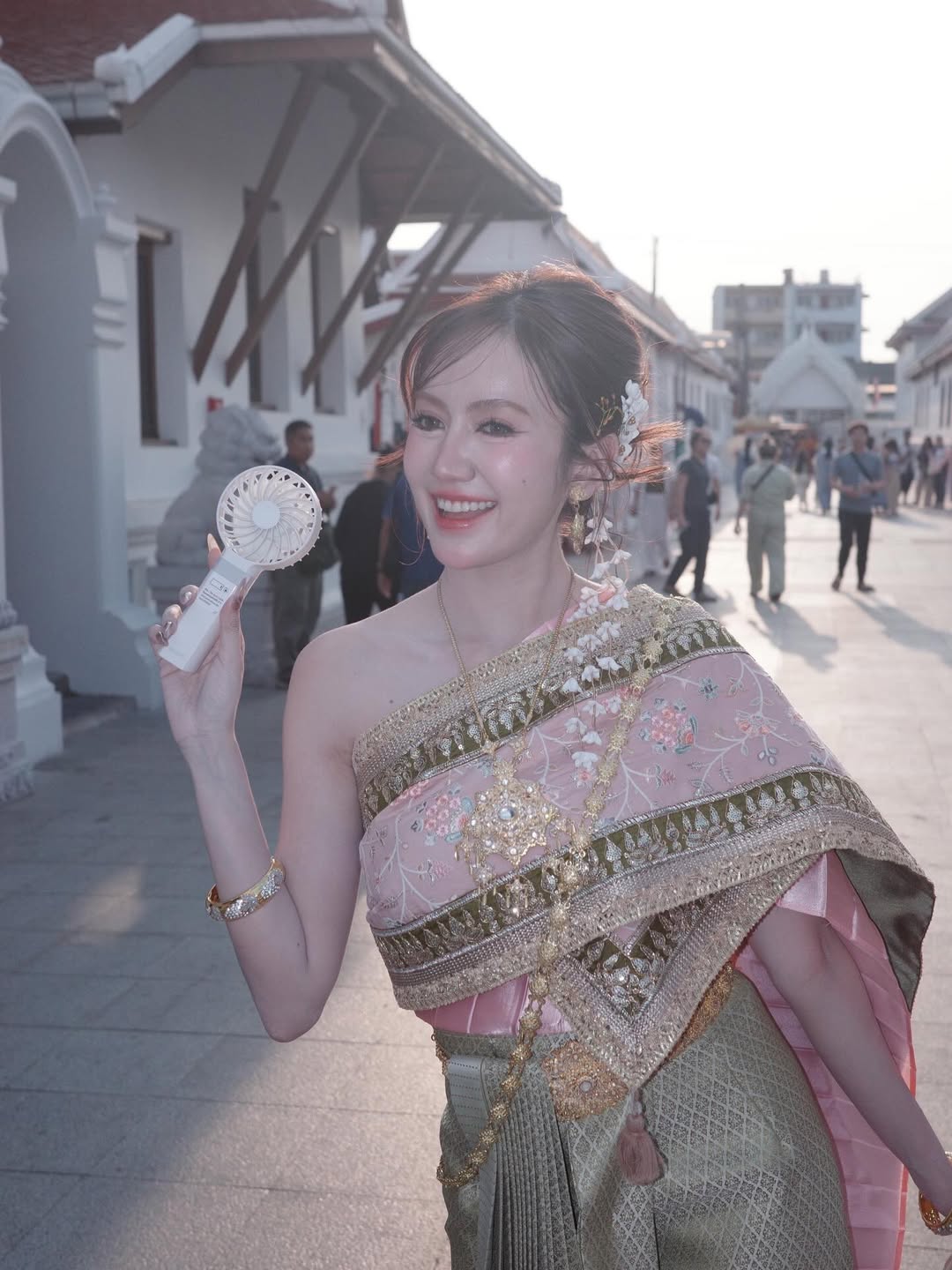 แป้ง มิตรชัย