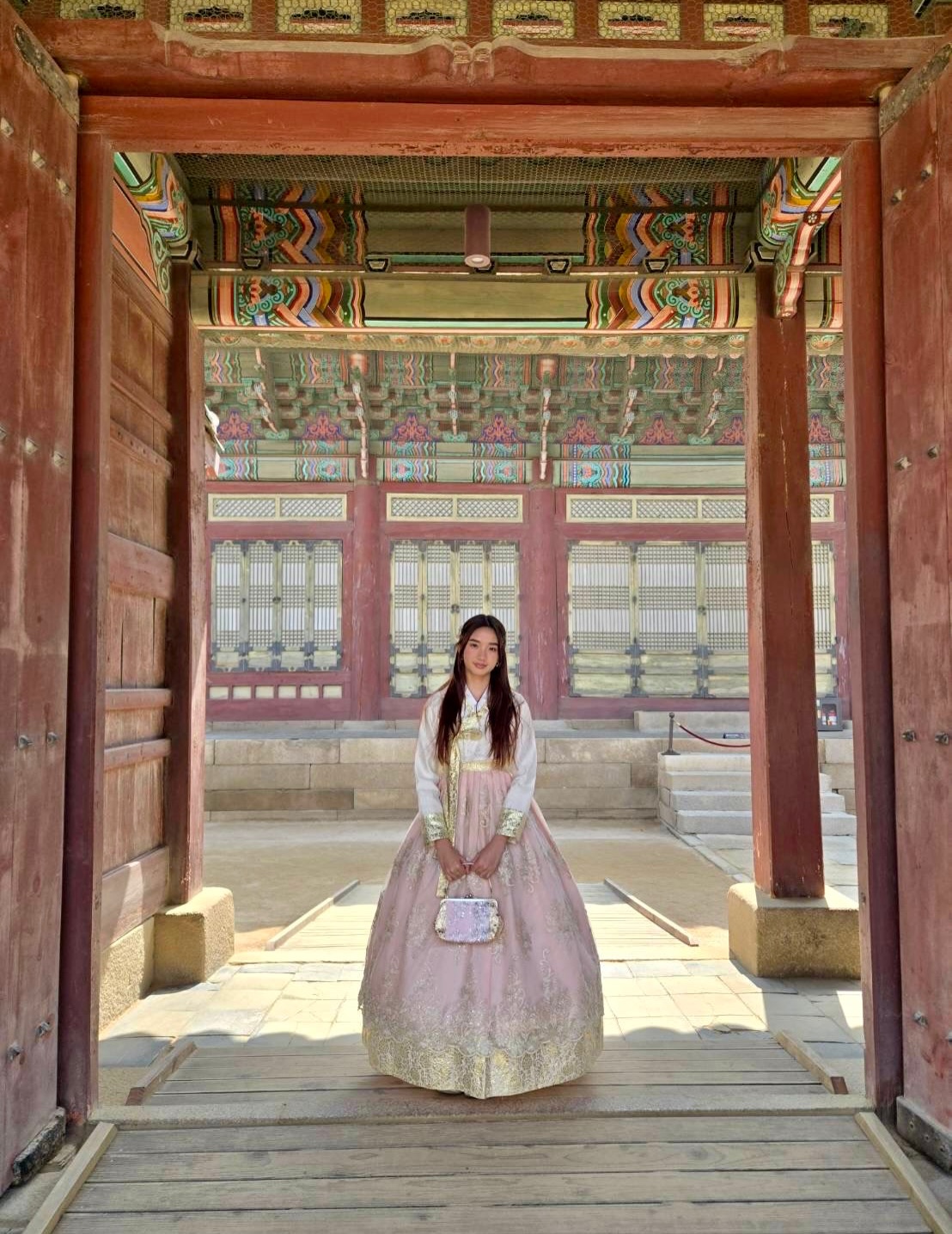 กบ - สุวนันท์ ปุณณกันต์