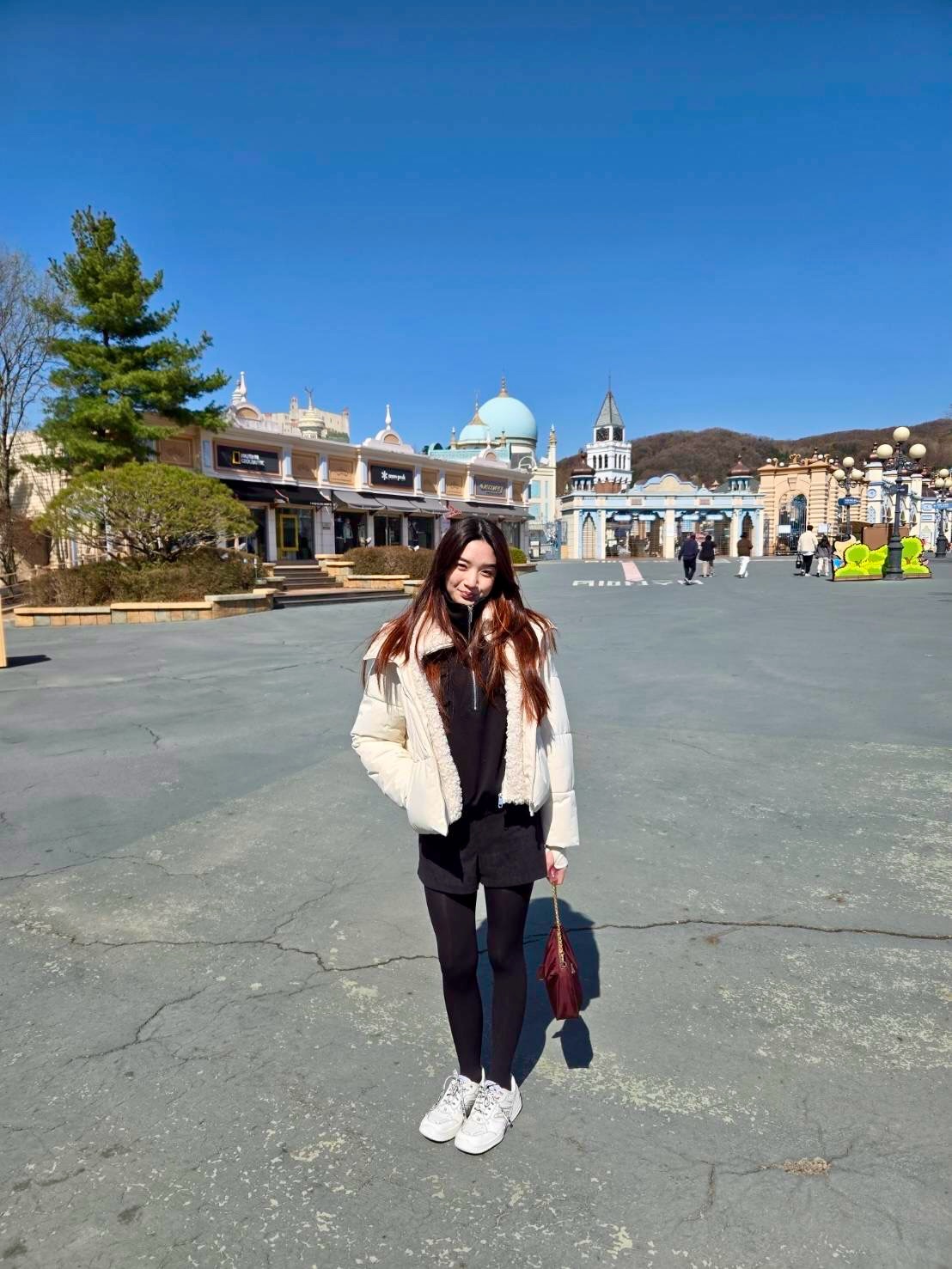 กบ - สุวนันท์ ปุณณกันต์