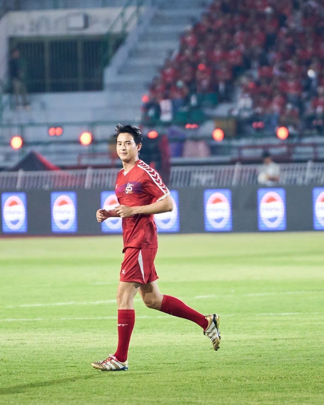 เจมส์ - จิรายุ ตั้งศรีสุข