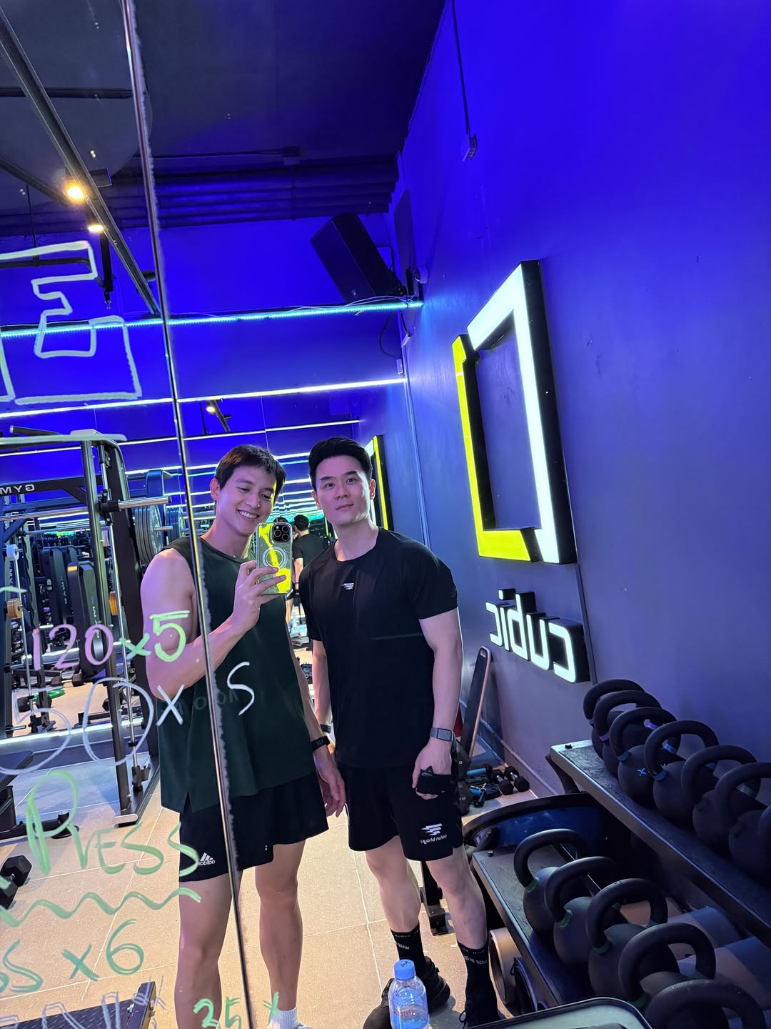 เจมส์ - จิรายุ ตั้งศรีสุข