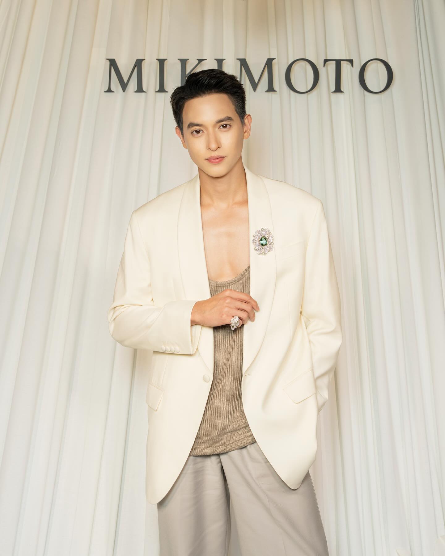 เจมส์ - จิรายุ ตั้งศรีสุข