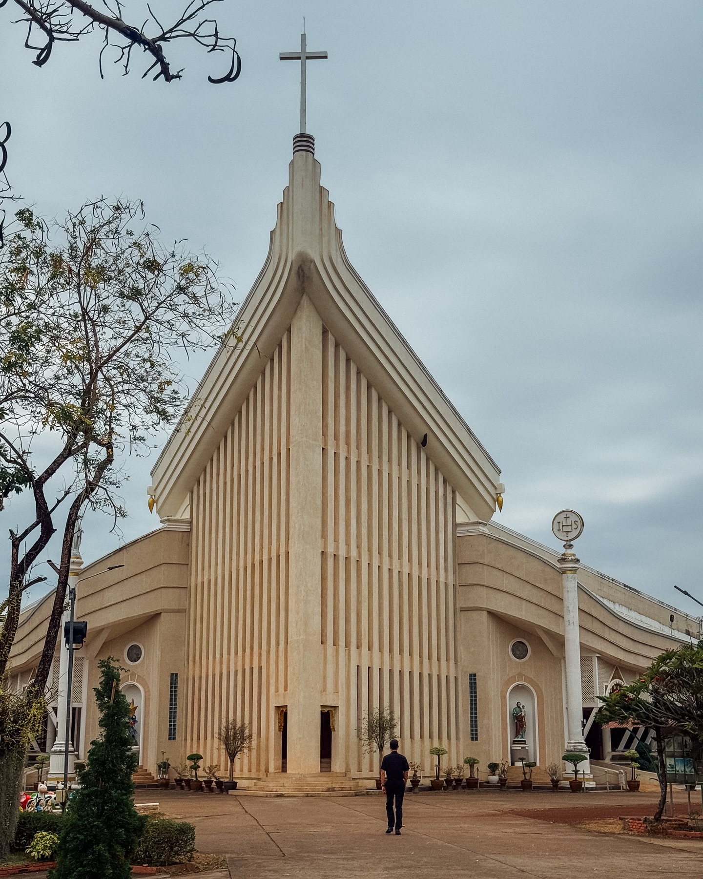 เจมส์ - จิรายุ ตั้งศรีสุข