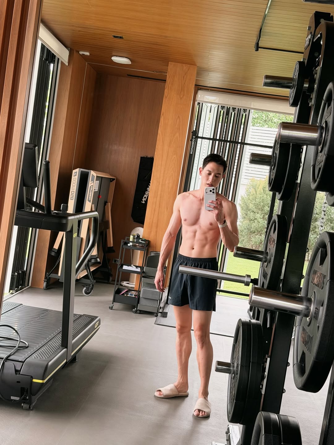 เจมส์ - จิรายุ ตั้งศรีสุข