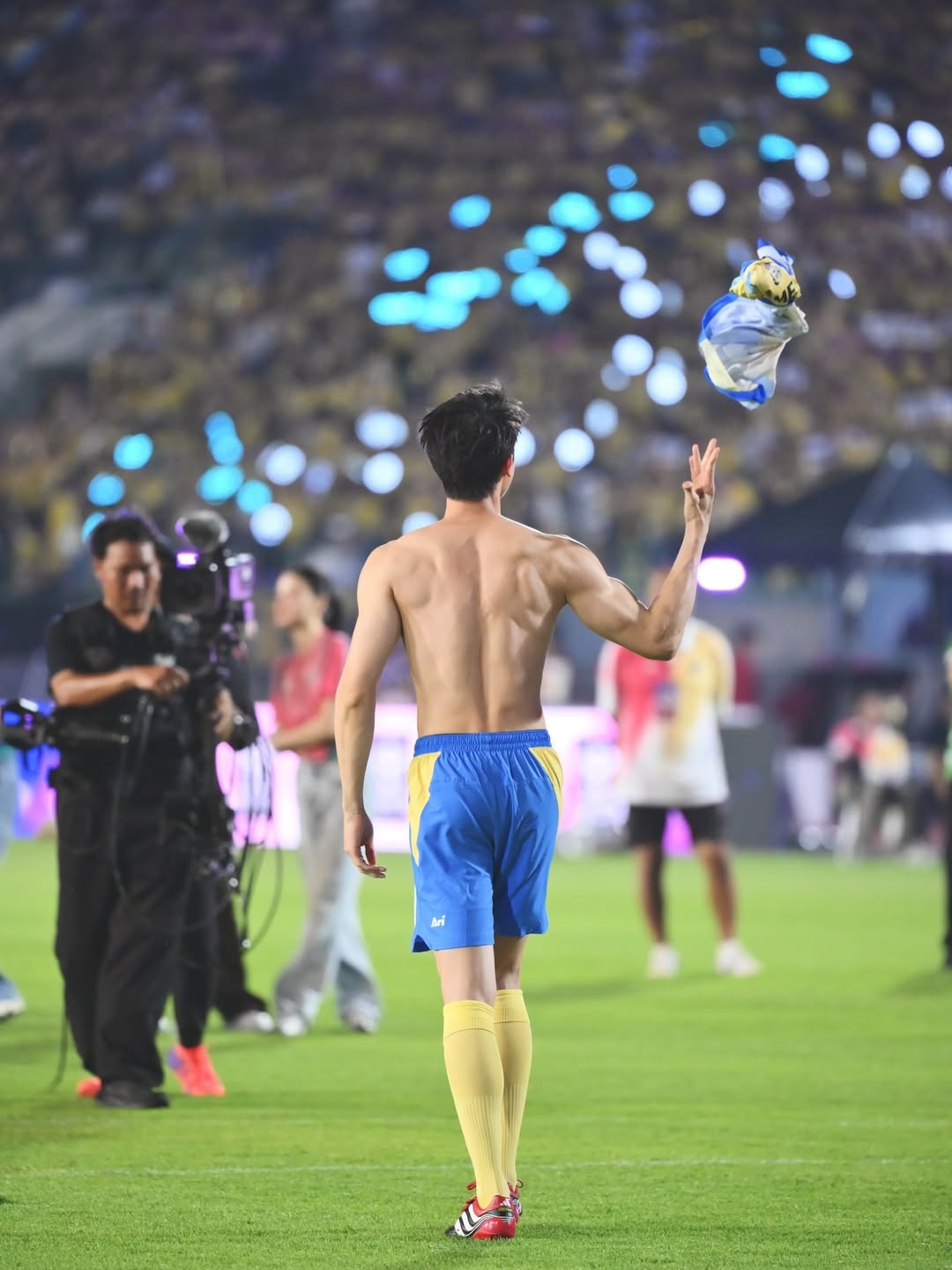 เจมส์ - จิรายุ ตั้งศรีสุข