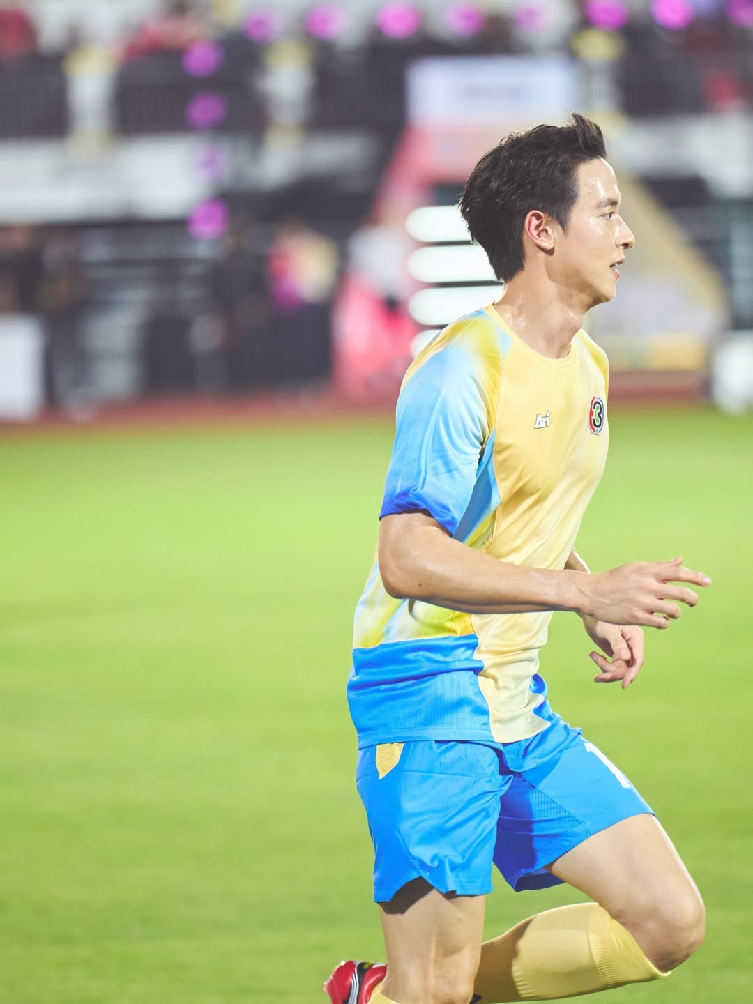 เจมส์ - จิรายุ ตั้งศรีสุข