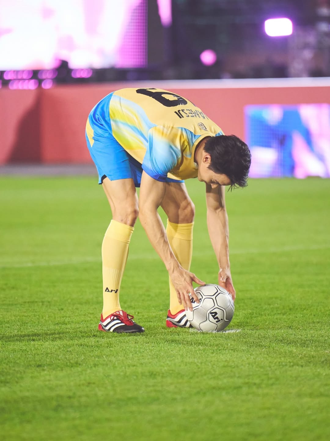 เจมส์ - จิรายุ ตั้งศรีสุข