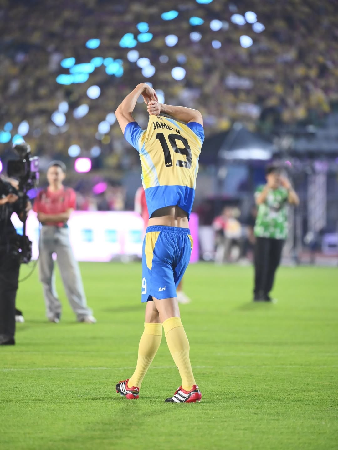 เจมส์ - จิรายุ ตั้งศรีสุข