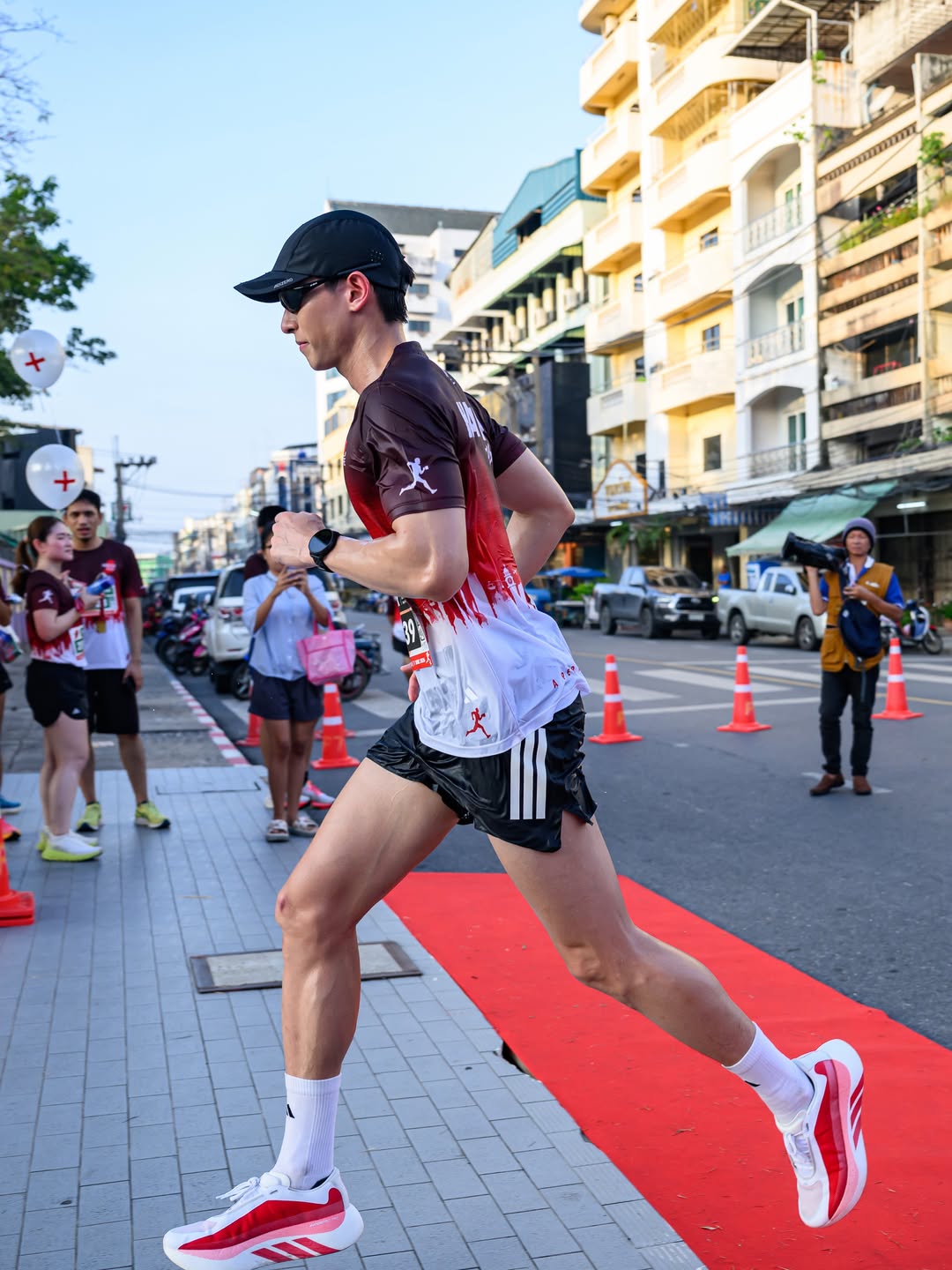 เจมส์ - จิรายุ ตั้งศรีสุข