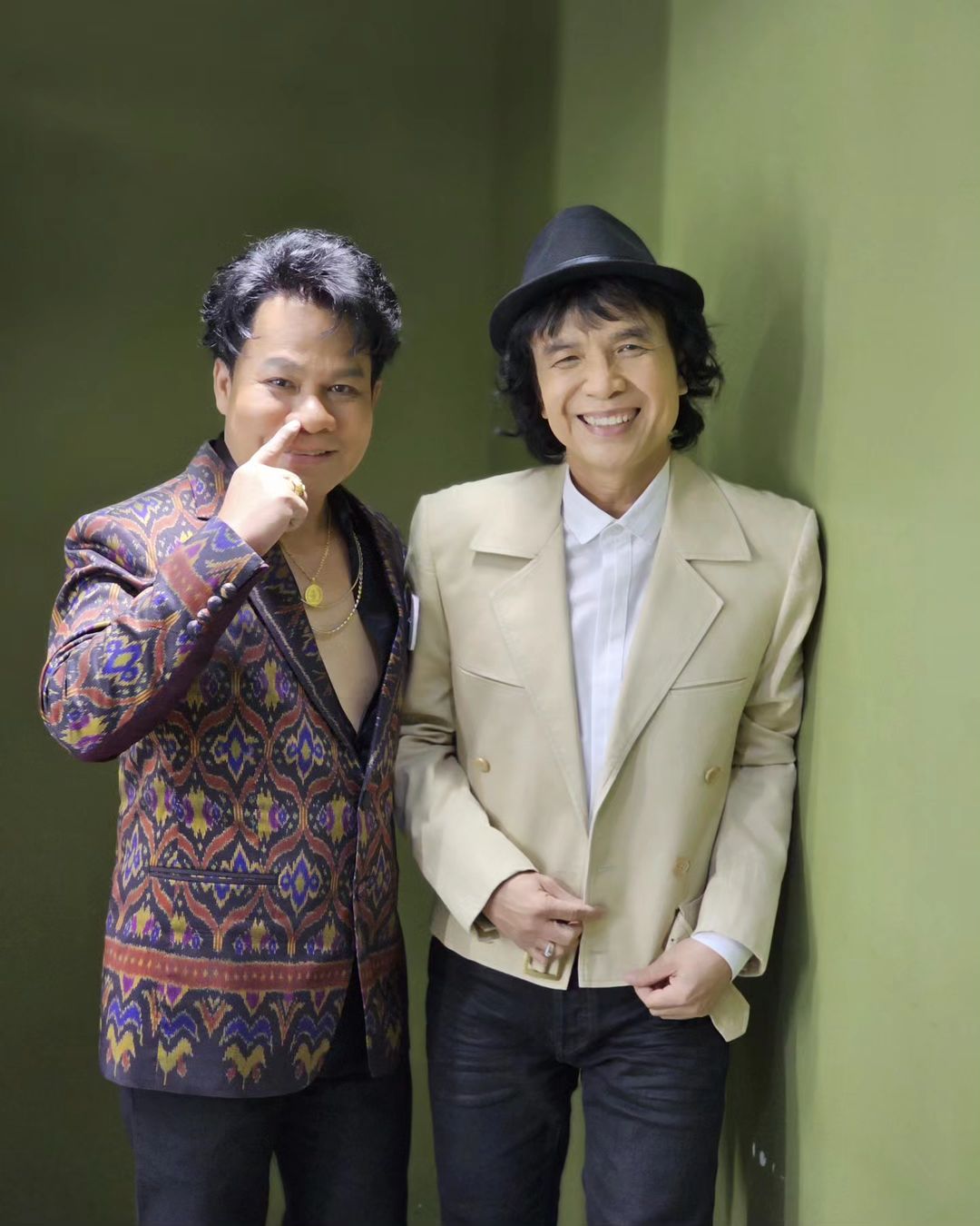 สลา คุณวุฒิ
