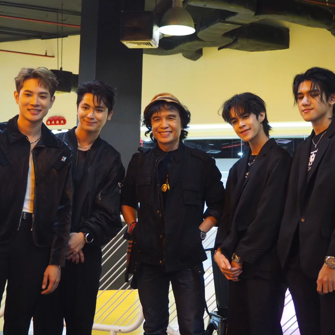 สลา คุณวุฒิ
