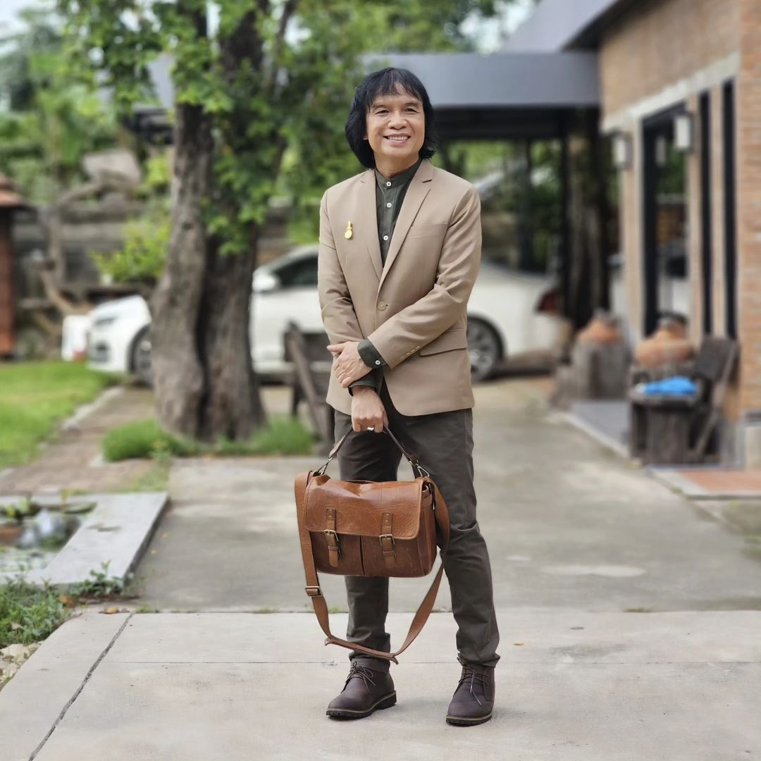 สลา คุณวุฒิ