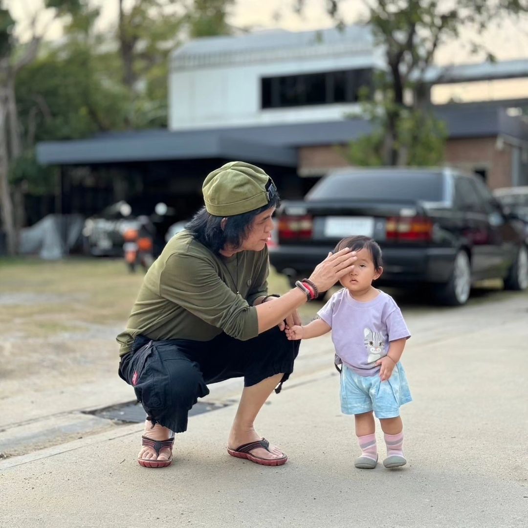 สลา คุณวุฒิ