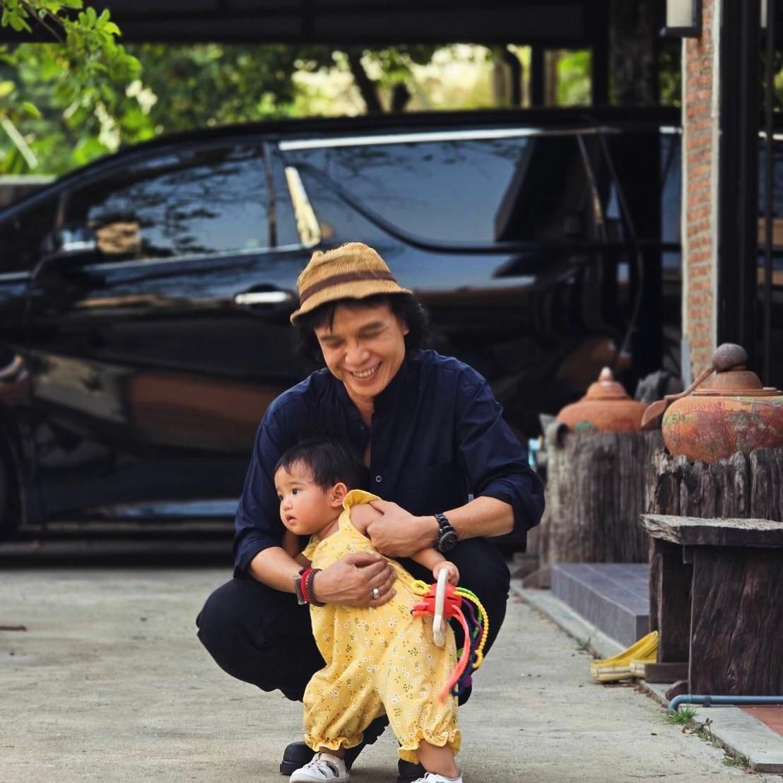 สลา คุณวุฒิ