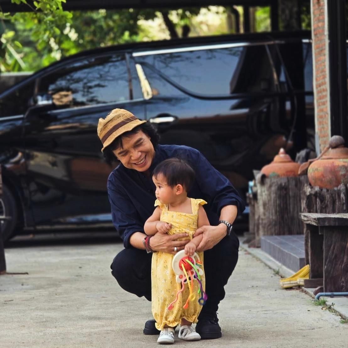 สลา คุณวุฒิ