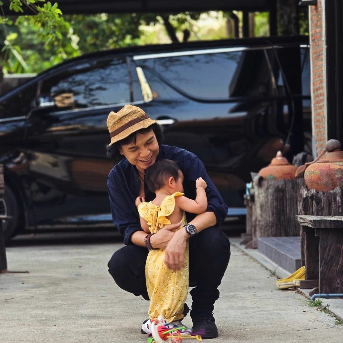 สลา คุณวุฒิ