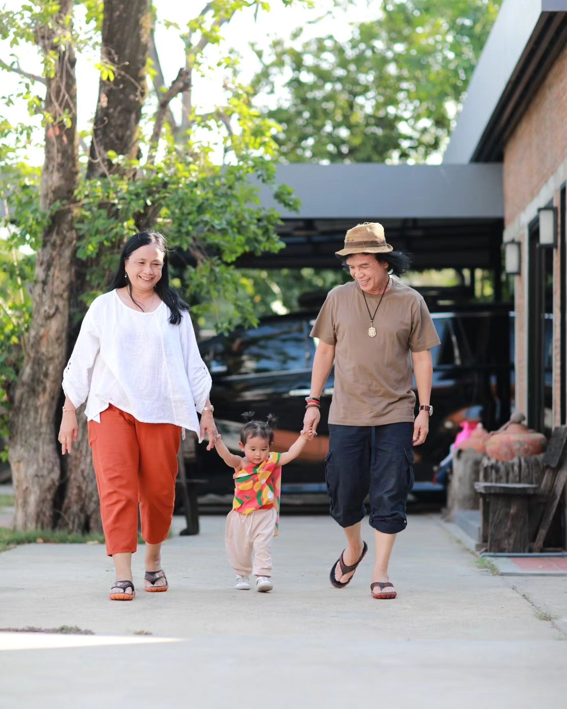 สลา คุณวุฒิ