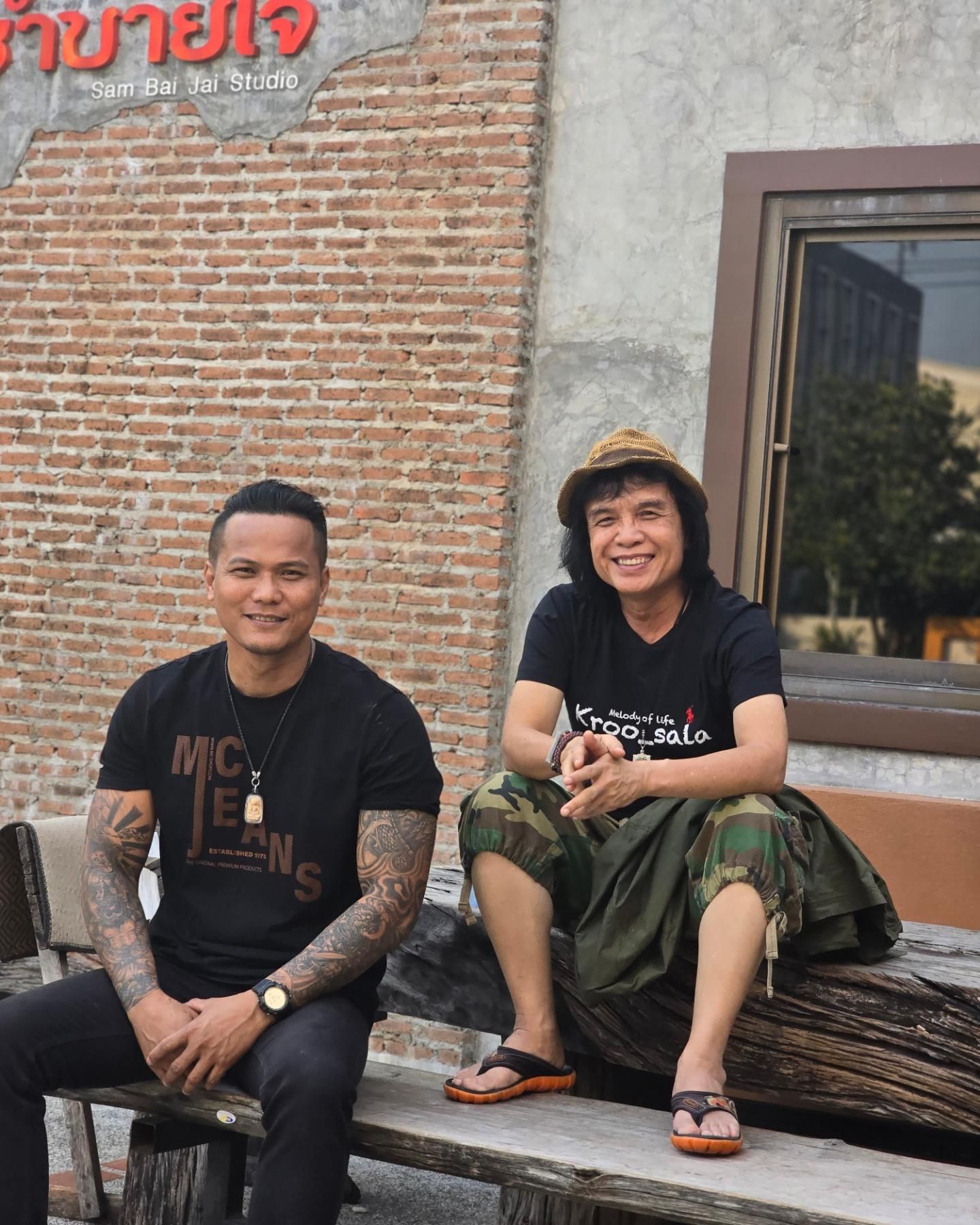 สลา คุณวุฒิ