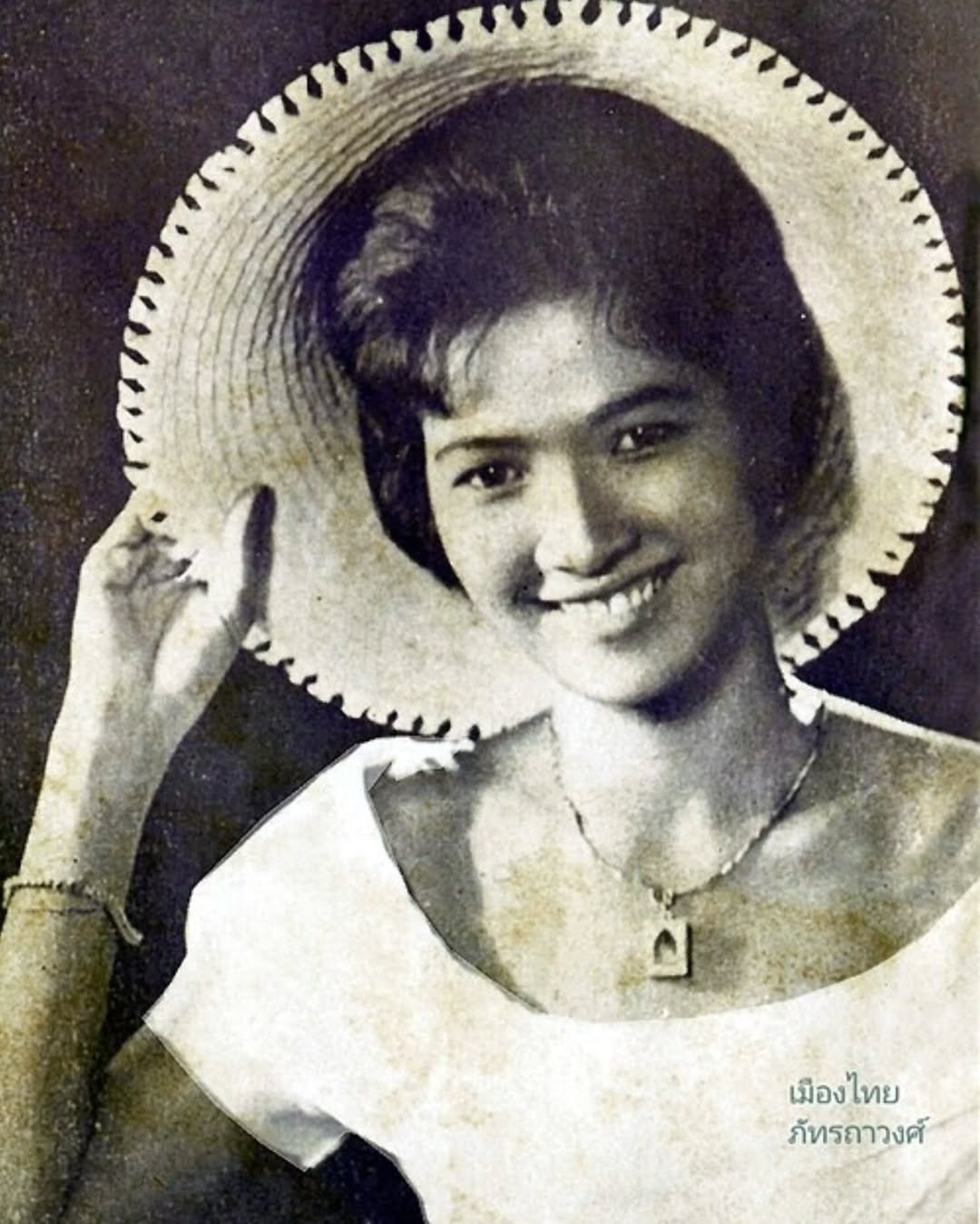 สลา คุณวุฒิ