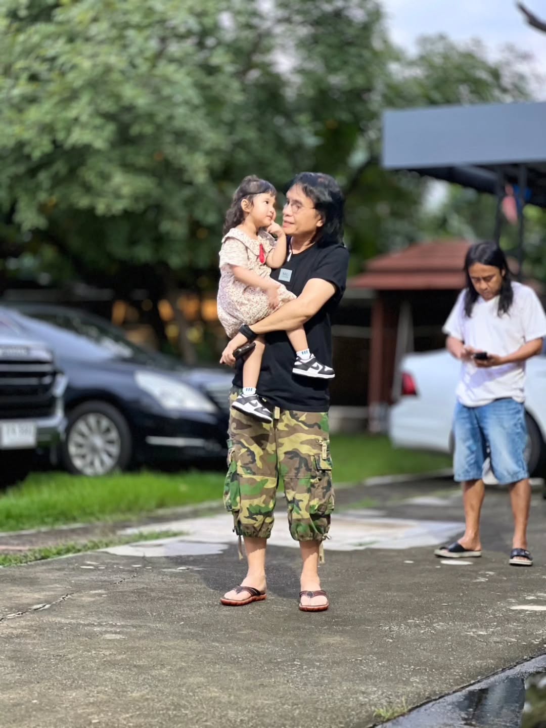 สลา คุณวุฒิ