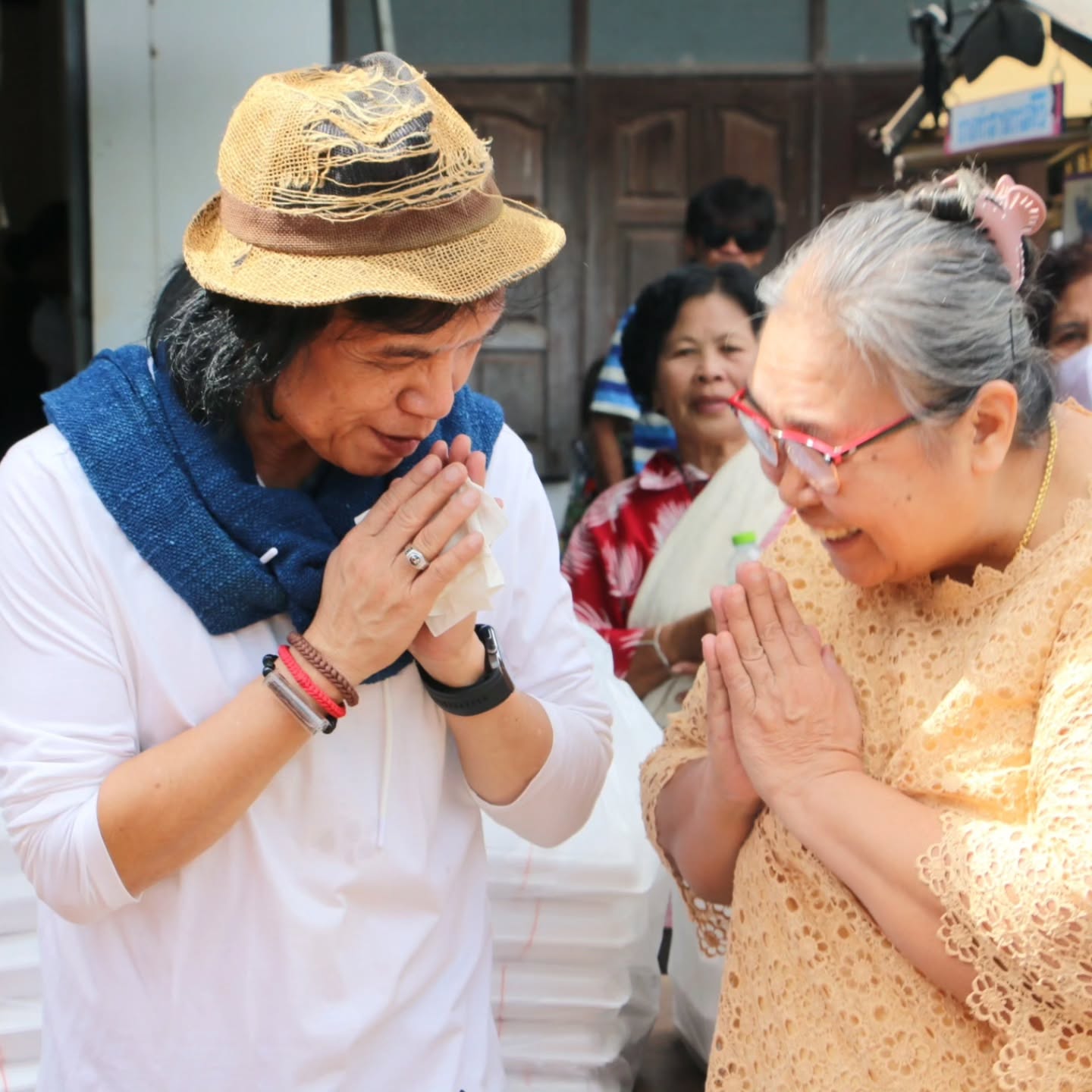 สลา คุณวุฒิ